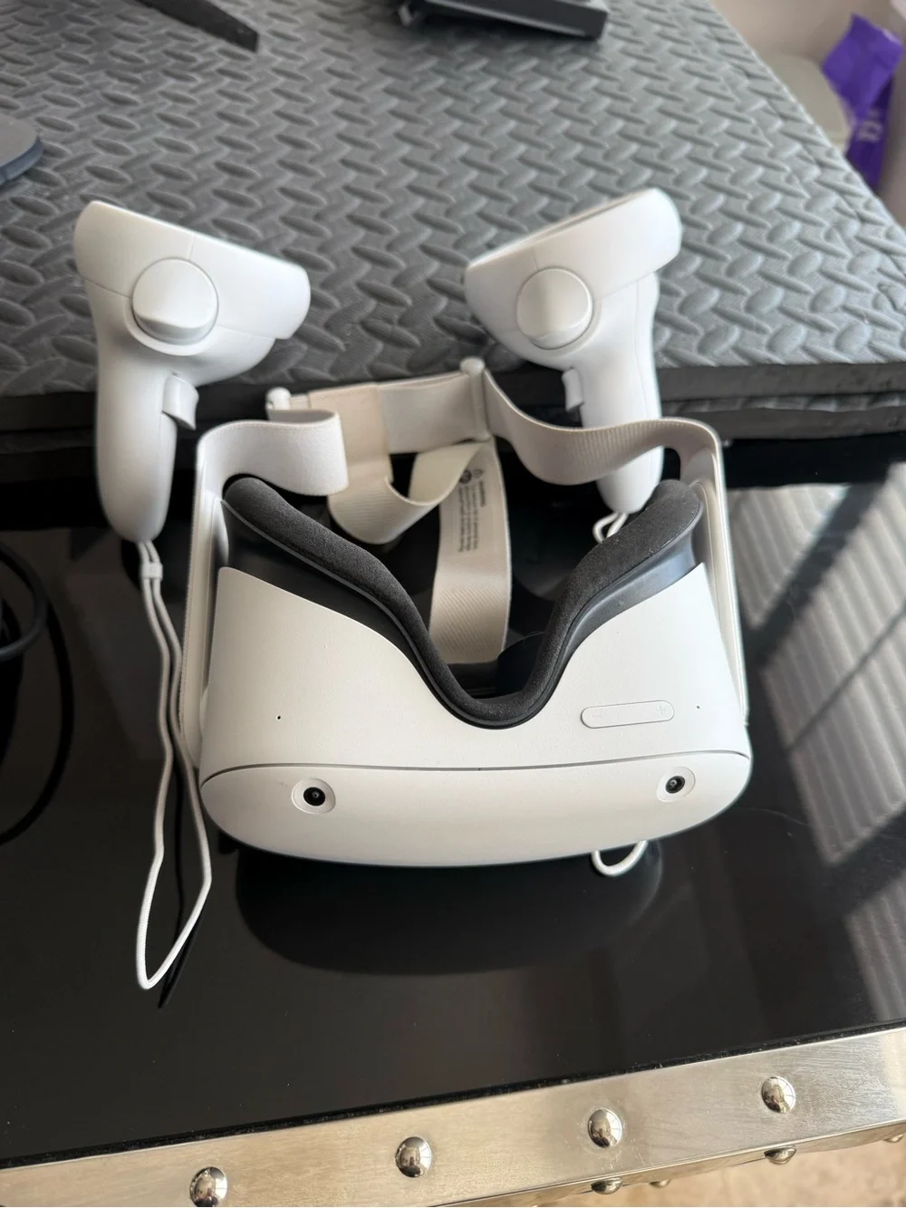 Quest 2 White VR Headset with Controllers